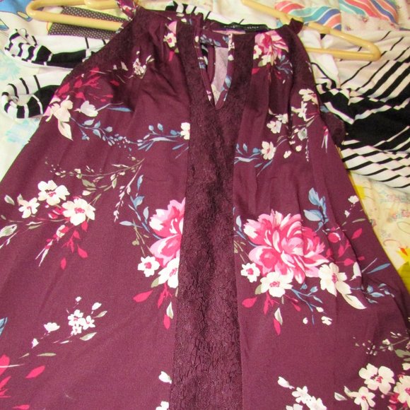 WHBM Sleeveless Embroidered Floral Top - Picture 7 of 9